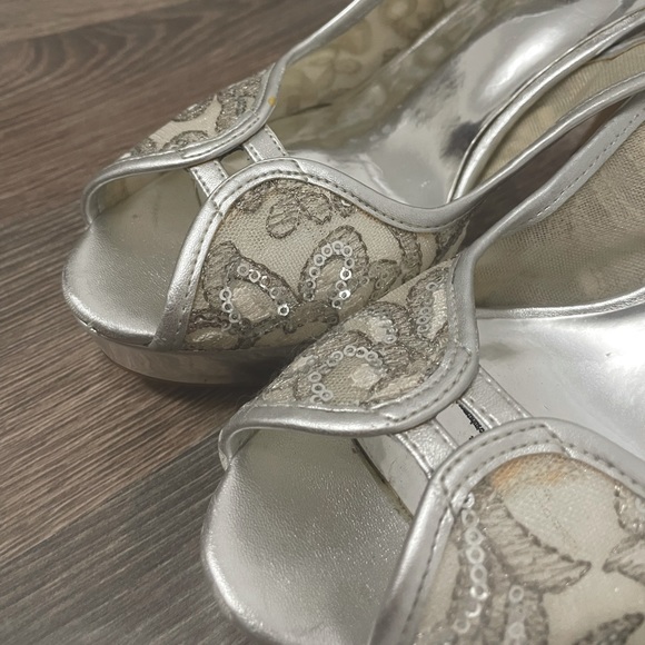 Nine West, Sequin Silver Heel, Size 7.5 - Picture 3 of 4
